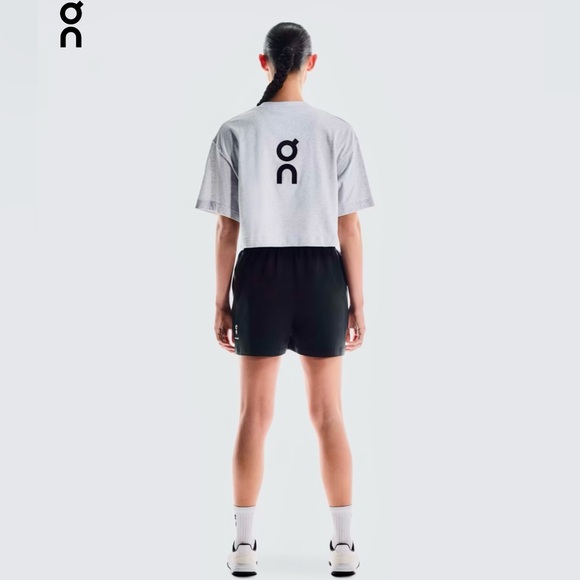 On Running Women’s Club Boxy-T Crop T-Shirt Crater - Picture 4 of 11